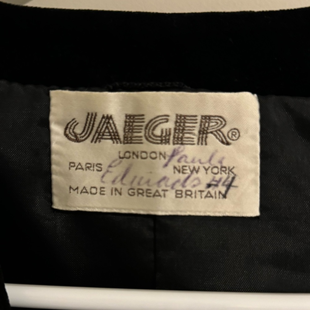 Vintage Jaeger Velvet Bolero Stlye Blazer Size 10 - Picture 3 of 10